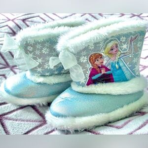 Disney’s Frozen Themed Soft Slipper Boots Furry & Sparkling Blue/White Size 7/8